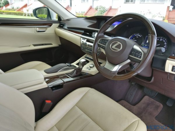 Lexus ES 300h - steering - driver seat