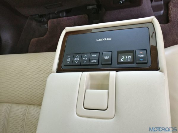 Lexus ES 300h - hand-rest