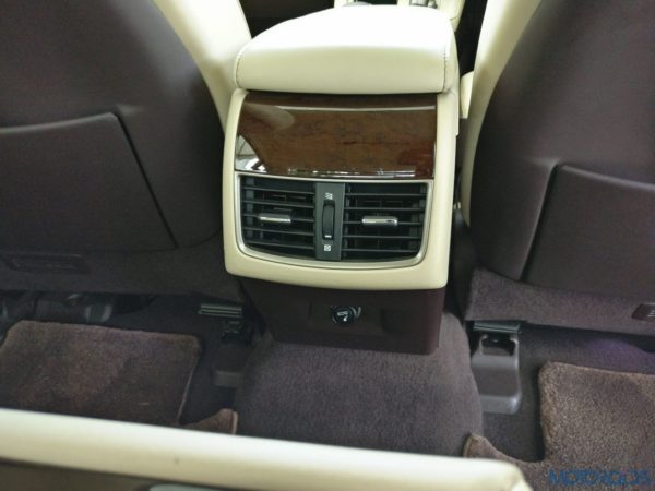 Lexus ES 300h - rear ac vent