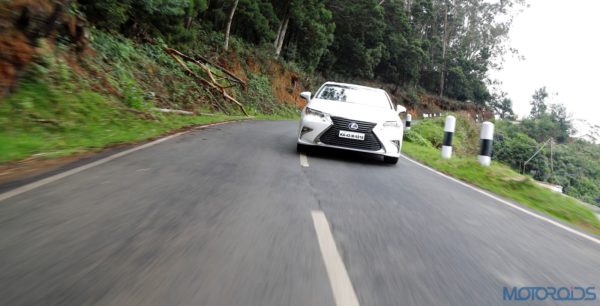 Lexus ES 300h - in action