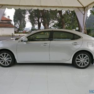 LexusESh sideview wheelsanddoors