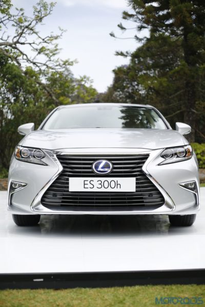 Lexus ES 300h - front