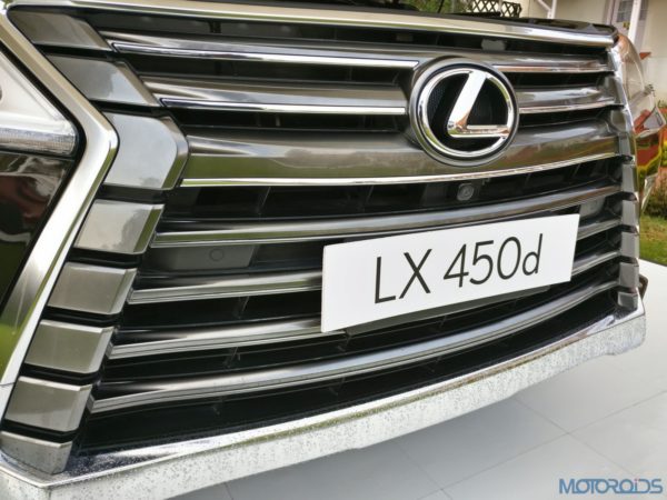 Lexus LX 450d - front grille