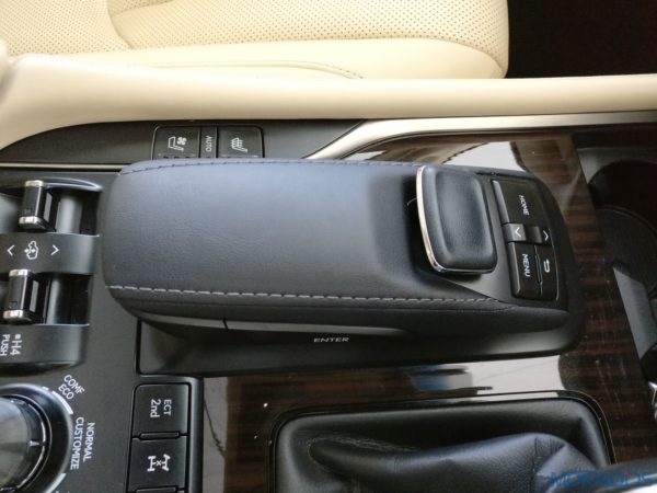 Lexus LX 450d - compass