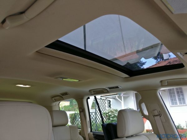 Lexus LX 450d - roof