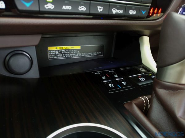Lexus RX 450h - cables and embrace a wireless future