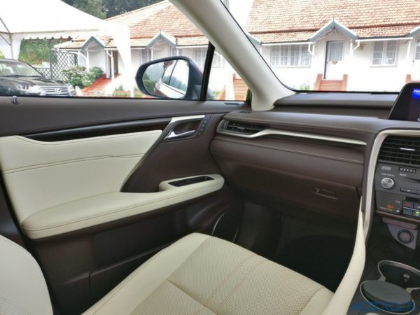 Lexus RX 450h - cabin