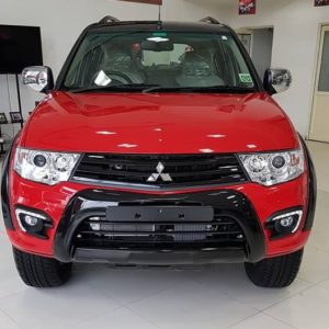 Mitsubishi Pajero Sport Select Plus Front view and headlights