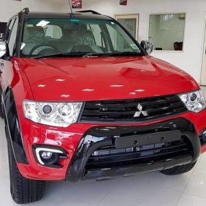 Mitsubishi Pajero Sport Select Plus Front view and headlights