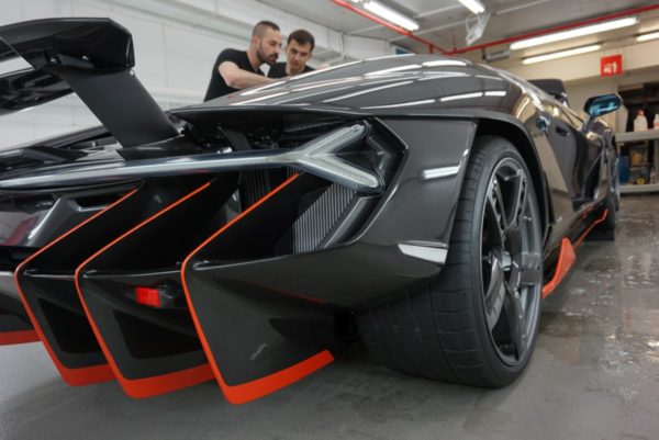 UK-Welcomes-Its-First-Lamborghini-Centenario-12-600x401