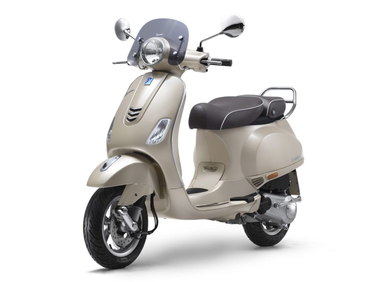 VespaEleganteCCSpecialEditionLaunchedinIndia