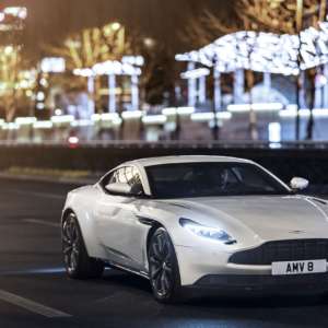 Aston Martin DB V