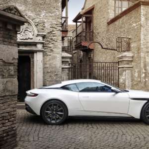 Aston Martin DB V