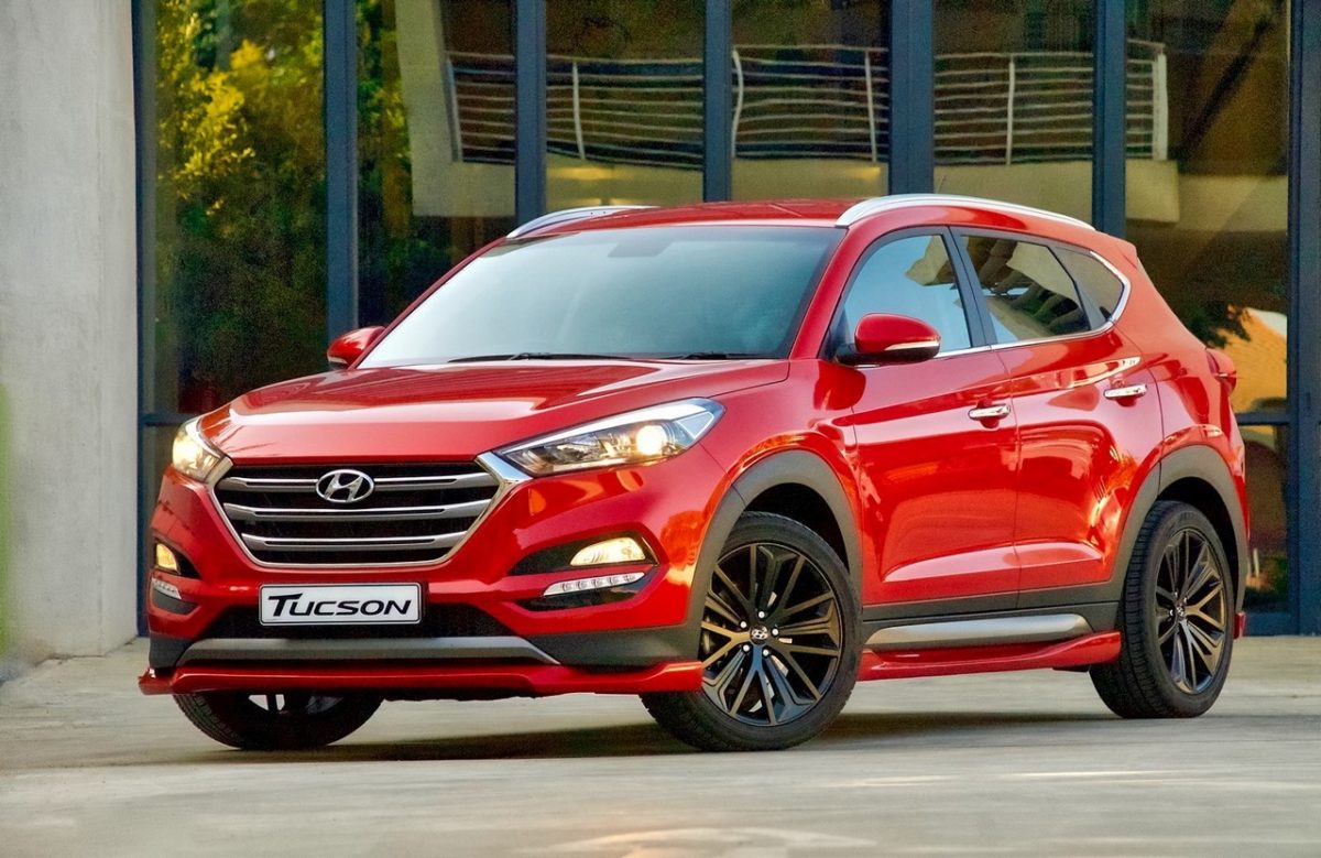 Hyundai Tucson Sport red front