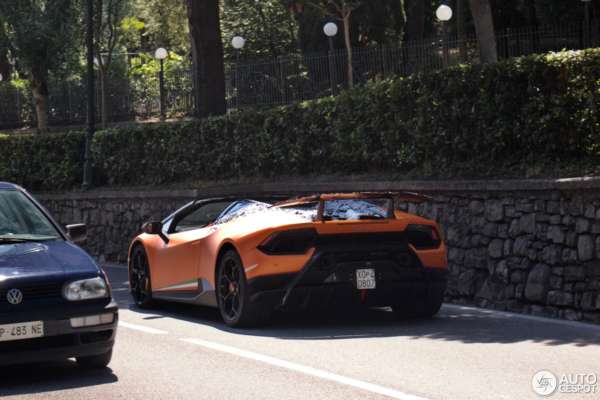 Lamborghini Huracan Performante Spyder spied testing rear