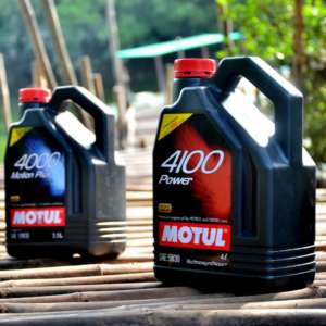 Motul w and w