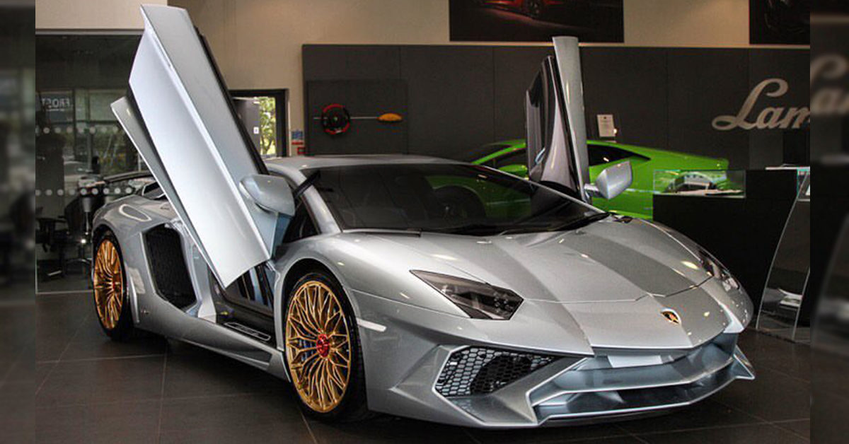 Last Lamborghini Aventador SV With Porsche  Paint Feature Image