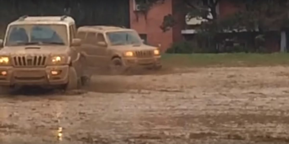 Mahindra Scorpio drifting in Mud
