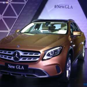 Mercedes BenzGLAfaceliftlaunchyellowfrontquarter