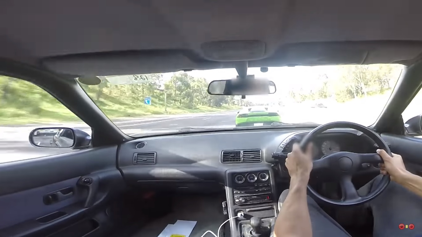 VIDEO : Nissan Skyline R32 GTR Goes Lamborghini Hunting | Motoroids