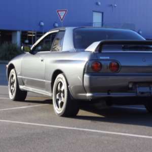 Nissan Skyline R GTR Goes Lamborghini Hunting