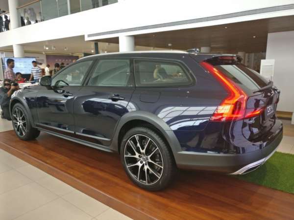 Volvo V90 Cross Country India launch rear 3 quarters