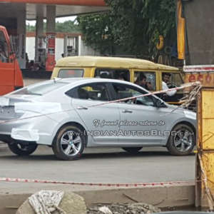 Hyundai Verna facelift interior spied