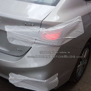 Hyundai Verna facelift interior spied