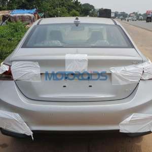 Hyundai Verna facelift spied