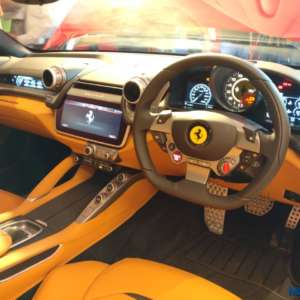 Ferrari GTCLusso steering wheel