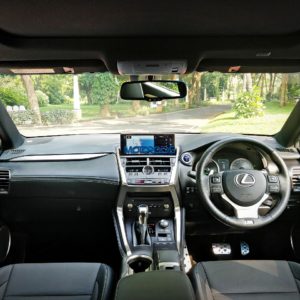 Lexus NX h dashboard full