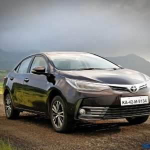 New  Toyota Corolla Altis Facelift India Review front  quarter