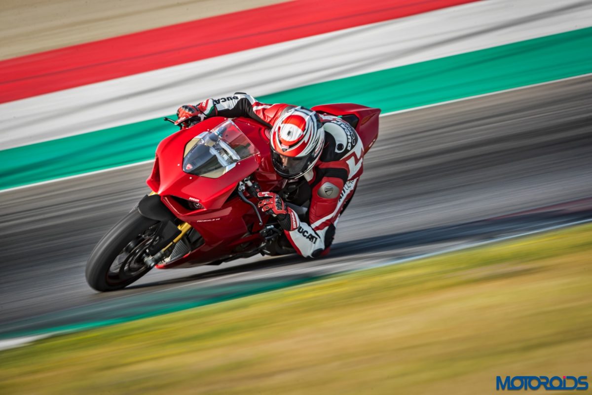 New 2018 Ducati PANIGALE V4 S 15 1200x800