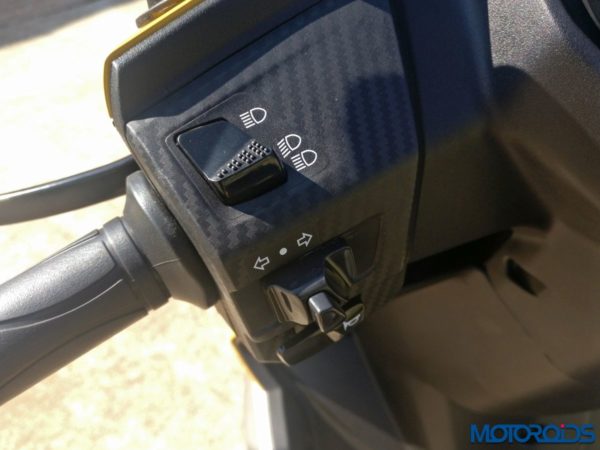High-beam switch doubles up as pass button High-beam switch doubles up as pass button