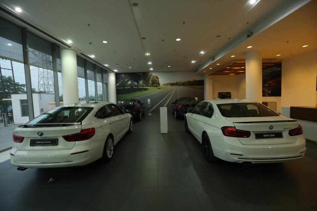 BMW Deutsche Motoren Dealership (78)