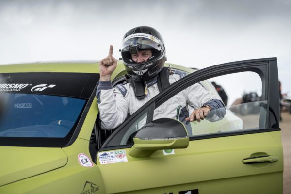 Bentley Bentayga smashes Production SUV record at Pikes Peak (2) Bentley Bentayga smashes Production SUV record at Pikes Peak (2)