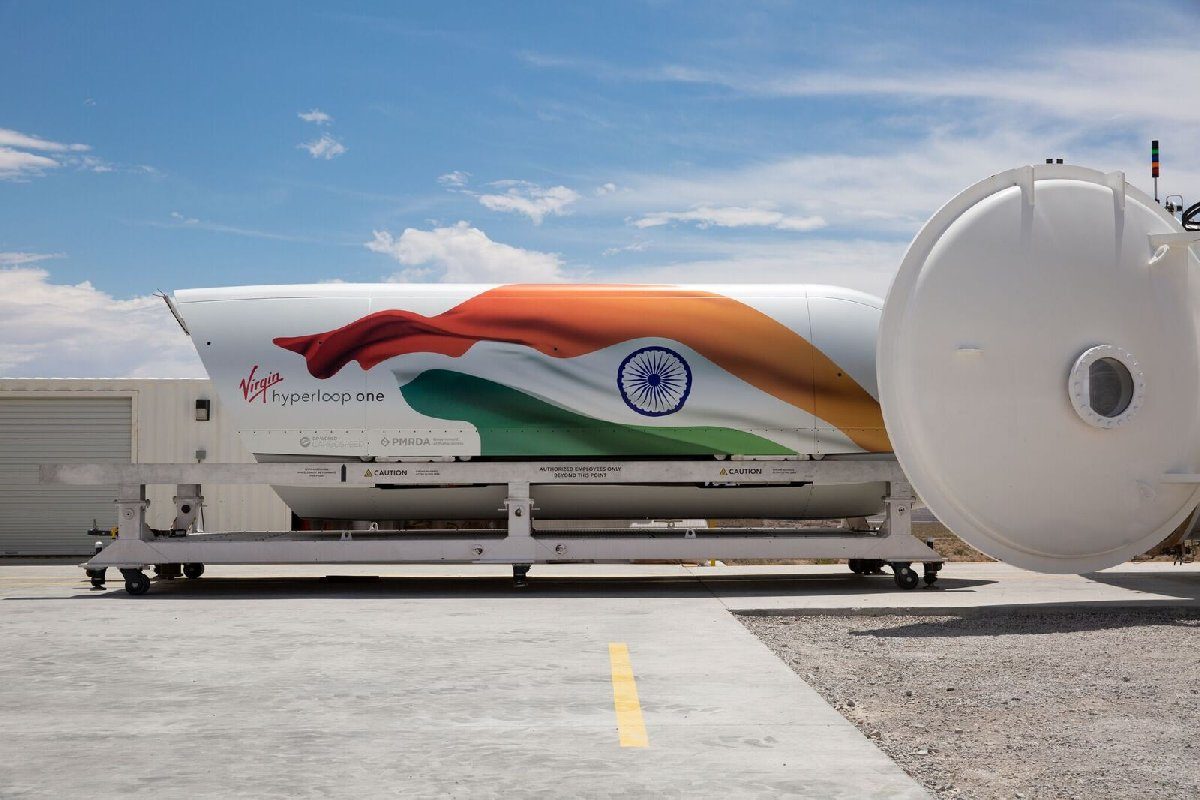 Maharashtra CM visits Hyperloop One test site