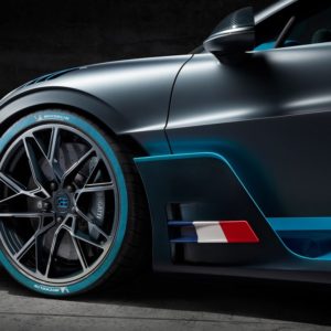 Bugatti Divo  side canard