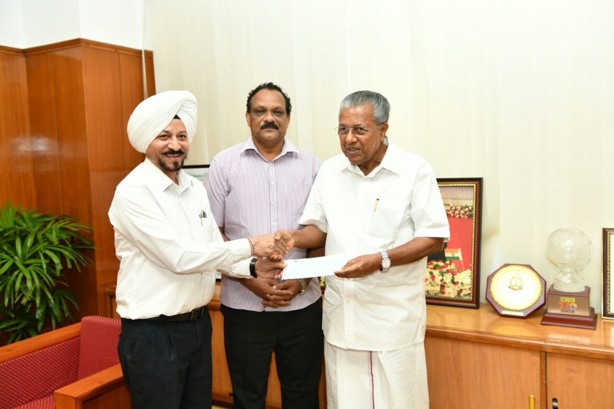 Swaran Singh CEO Srinivasan Services Trust SST handing over the cheque to Kerala Chief Minister Pinarayi Vijayan in Thiruvananthapuram