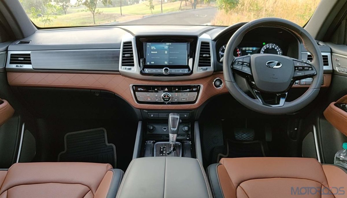 Mahindra Alturas G4 cockpit