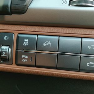 Mahindra Alturas G controls