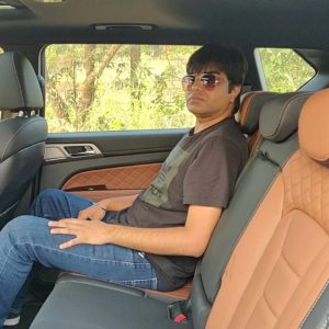 Mahindra Alturas G rear seat space