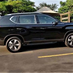 Mahindra Alturas G side profile