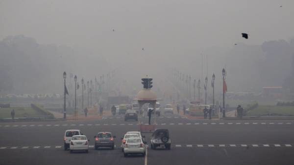 Delhi Bans Entry Of ICE-Powered Cars For A Week