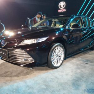 Toyota Camry Hybrid Front right