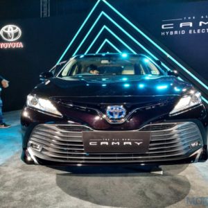 Toyota Camry Hybrid fascia