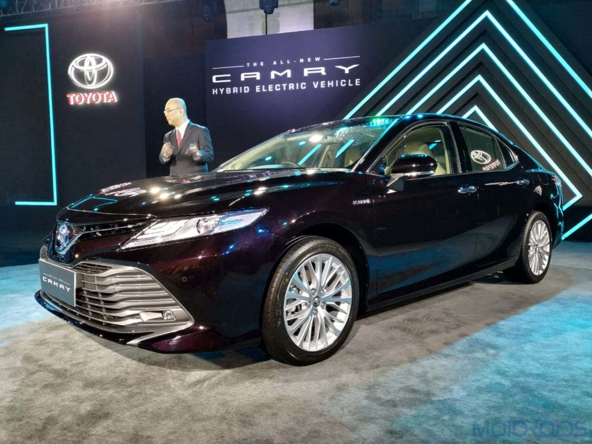 2019 Toyota Camry Hybrid Launched In India Motoroids