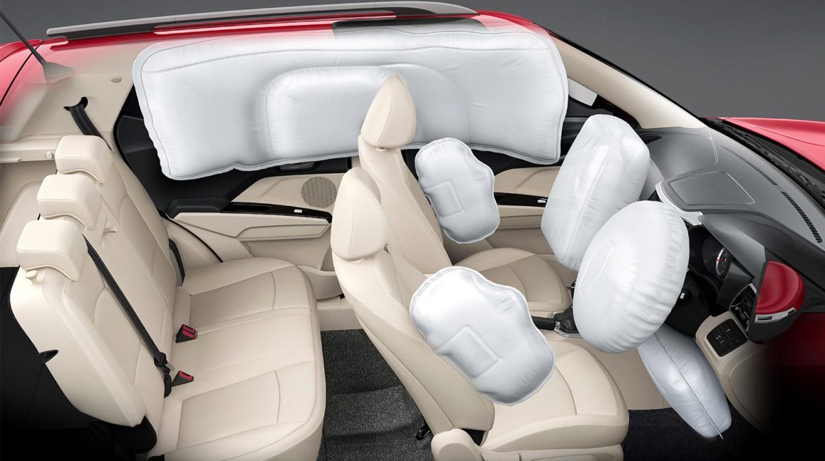 Mahindra XUV 300 backseat and airbags(3)