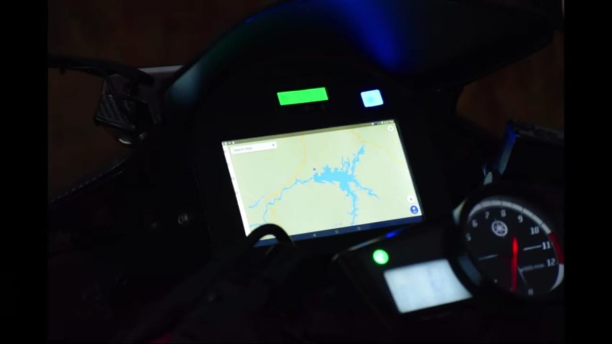 Modified Yamaha R15 GPS screen