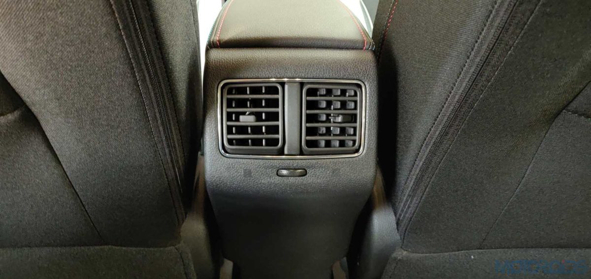 Renault Captur Petrol Rear ac vent Renault Captur Petrol Rear ac vent